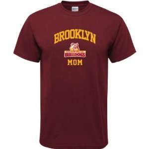  Brooklyn College Bulldogs Maroon Mom Arch T Shirt: Sports 