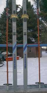 The skis are signed FISCHER. Measures 79 (205 cm) long. Have 3 pin 