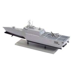  Cyber Hobby 1/700 U.S.S. Independence LCS 2: Toys & Games