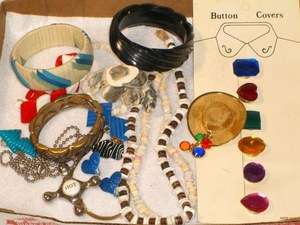 VINTAGE LOT JEWELRY BRACELETS BROOCHES NECKLACES 910  