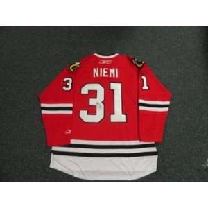  Autographed Antti Niemi Uniform   Reebok 2010 Stanley Cup 