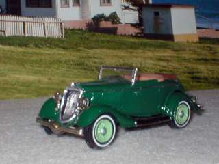   FORD V  8 ROADSTER WITH RUMBLE SEAT 143 RARE WHITE METAL MODEL  