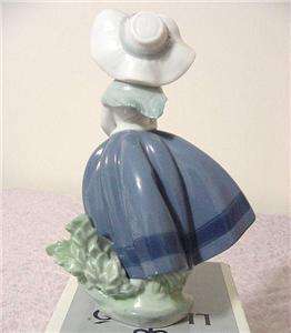 LLADRO Pretty Pickings Figurine 05222 with Original Box and Packing 