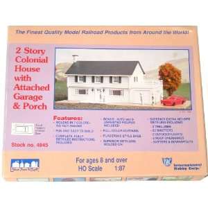  2 Story Colonial House with Attached Garage & Porch   1:87 