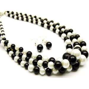   Black and White Pearl and Glass Strad Beads Necklace 