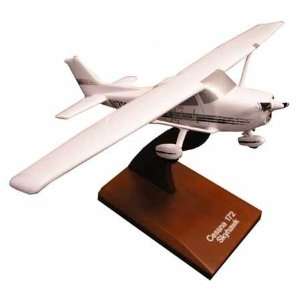  C 172 Modern 1/32 Scale Airplane Replica Toys & Games
