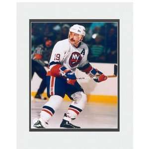   New York Islanders Bryan Trottier Matted Photograph: Sports & Outdoors