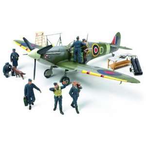   89730 1/48 Supermarine Spitfire Mk.Vb w/Royl AF Crw Fig Toys & Games