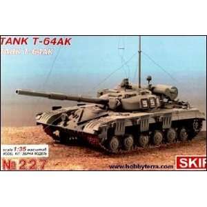    T64AK Soviet Commander Tank w/Rubber Tracks 1 35 Skif Toys & Games