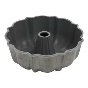 FocusFoodService 950501 Fluted Cake Pan   12 Cup Capacity   Pack of 6 
