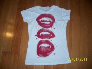 AMES BROS RED LIPS VAMPIRE FANGS BLOOD T SHIRT TATTOO GRAPHICS SMALL S 