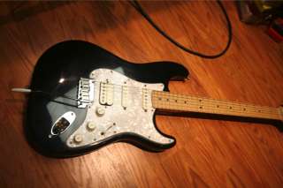 Fender Strat Loanstar Stratocaster Guitar 2000 Clean  